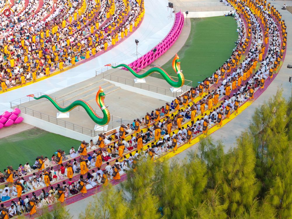 ภาพ No.299607:วันที่ 18 มกราคม พ.ศ. 2569 พิธีต้อนรับพระธรรมยาตรา (ภาพชุดที่ 2) ณ อนุสรณ์สถานลำดับที่ 5  สถานที่เผยแผ่วิชชาธรรมกายครั้งแรก อนุสรณ์สถานบางปลา วัดบางปลา อำเภอบางเลน จังหวัดนครปฐม ในโครงการธรรมยาตรา กตัญญูบูชา มหาปูชนียาจารย์ พระมงคลเทพมุนี(สด จนฺทสโร) พระ