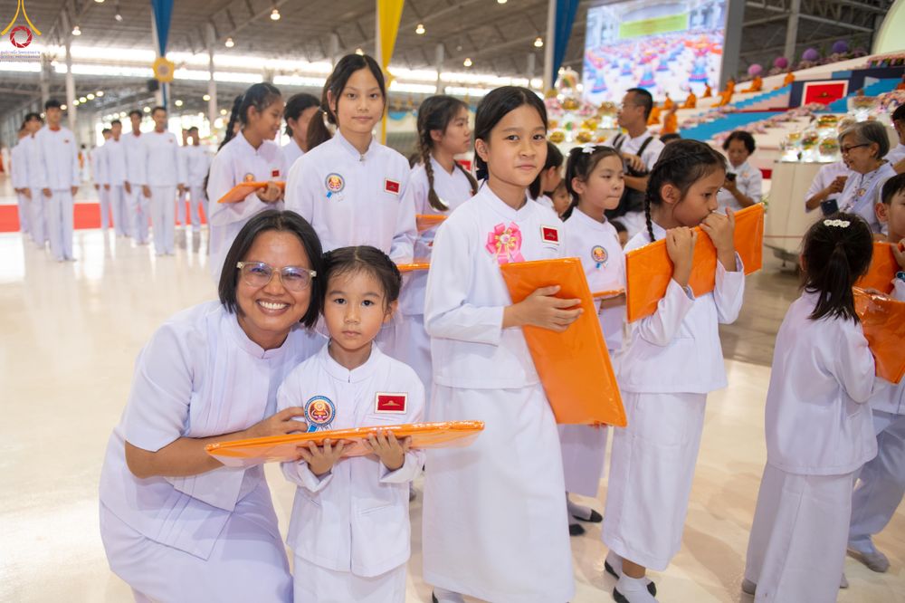 ภาพ No.318561:วันอาทิตย์ต้นเดือนที่ 5 เมษายน พ.ศ.2569 พิธีทอดผ้าป่าสมทบมหาสังฆทาน 40,000 กว่าวัดทั่วประเทศ ณ สภาธรรมกายสากล วัดพระธรรมกาย