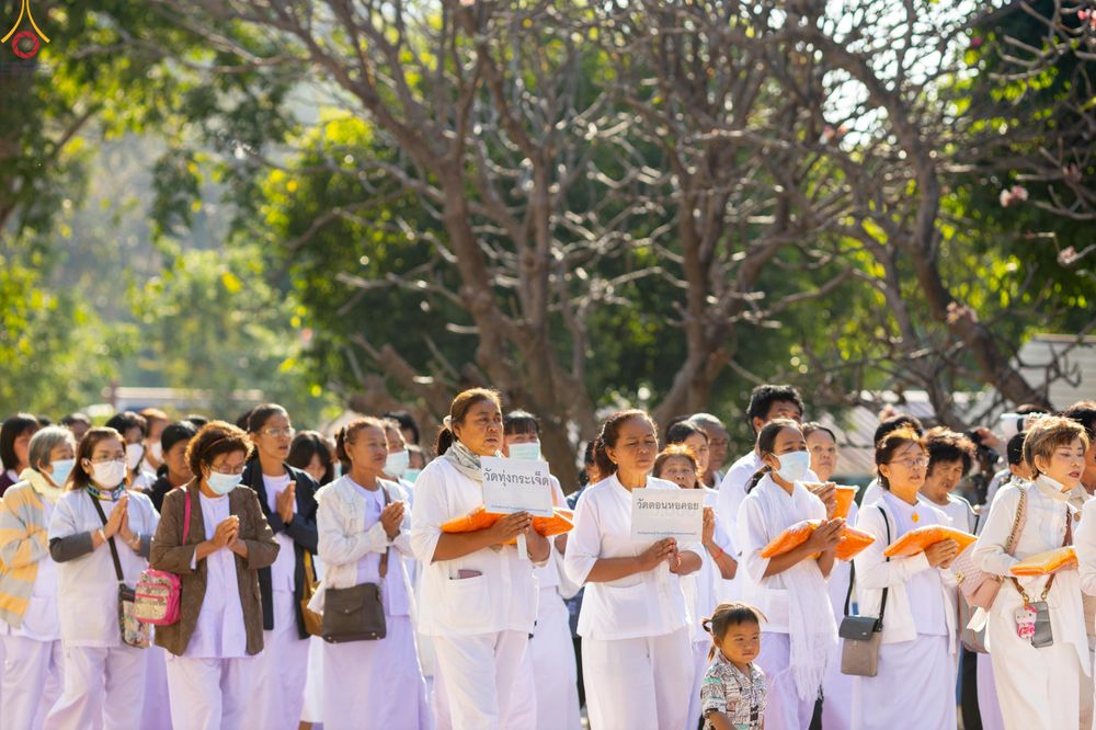 ภาพ No.293275:วันที่ 12 มกราคม พ.ศ. 2569 พิธีทอดผ้าป่าทำนุบำรุงศาสนสถาน ณ วัดพรสวรรค์ อ.สองพี่น้อง จ.สุพรรณบุรี ในโครงการธรรมยาตรา กตัญญูบูชา มหาปูชนียาจารย์ พระมงคลเทพมุนี(สด จนฺทสโร) พระผู้ปราบมาร อนุสรณ์สถาน 7 แห่ง ปีที่ 14