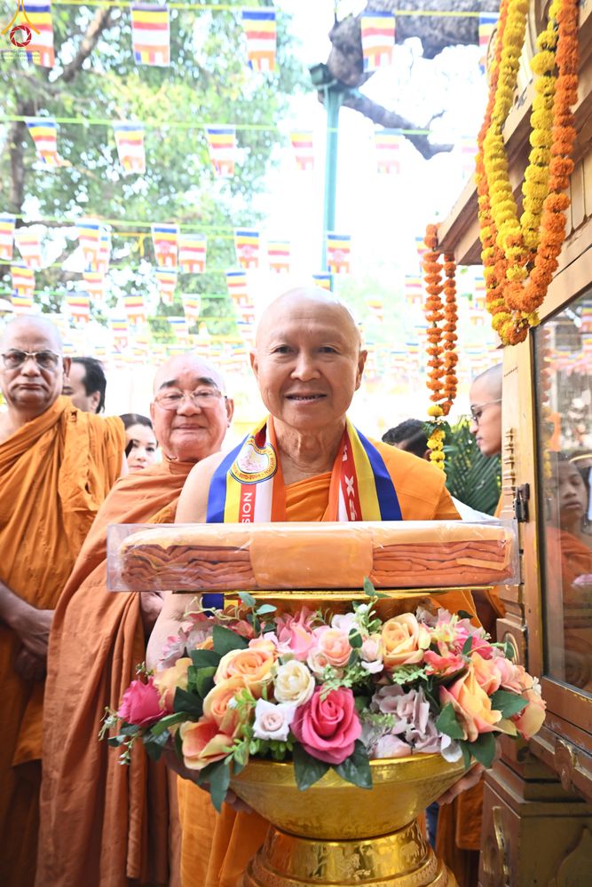 ภาพ No.278947:วันที่ 5 พฤศจิกายน 2568 กฐินสมทบวัดต่างประเทศ โดยคณะศิษยานุศิษย์ บูชาธรรม 81 ปี หลวงพ่อธัมมชโย ณ วัดมหาโพธิ์ เมืองพุทธคยา ถวายแด่  วัดพุทธนานาชาติเพื่อสวัสดิการสากล  (Buddha International Welfare Mission)  เมืองพุทธคยา ประเทศอินเดีย