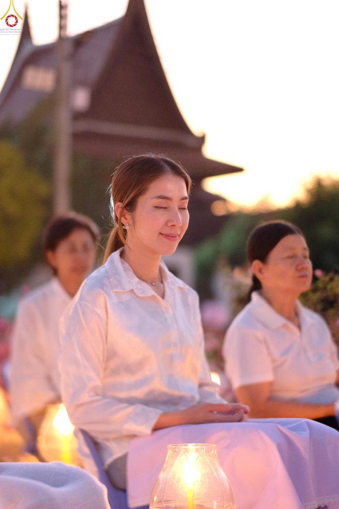 ภาพ No.294081:วันที่ 13 มกราคม พ.ศ. 2569 พิธีจุดประทีปถวายเป็นพุทธบูชา และบูชาธรรมมหาปูชนียาจารย์  (ภาพชุดที่ 2) ณ วัดสองพี่น้อง ต.ต้นตาล อ.สองพี่น้อง จ.สุพรรณบุรี ในโครงการธรรมยาตรา กตัญญูบูชา มหาปูชนียาจารย์ พระมงคลเทพมุนี(สด จนฺทสโร) พระผู้ปราบมาร อนุสรณ์สถาน 7 แห่