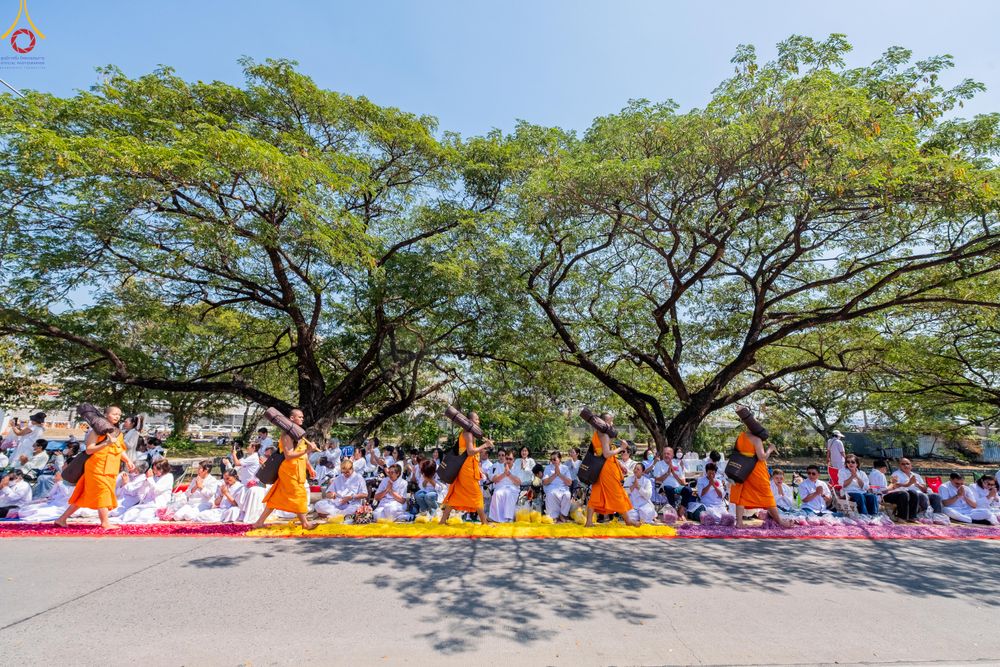 ภาพ No.304678:วันที่ 25 มกราคม พ.ศ. 2569 พิธีต้อนรับพระธรรมยาตรา (ภาพชุดที่ 2) รร.สามัคคีราษฏร์บำรุง-วัดพระธรรมกาย ในโครงการธรรมยาตรา กตัญญูบูชา มหาปูชนียาจารย์ พระมงคลเทพมุนี(สด จนฺทสโร) พระผู้ปราบมาร อนุสรณ์สถาน 7 แห่ง ปีที่ 14