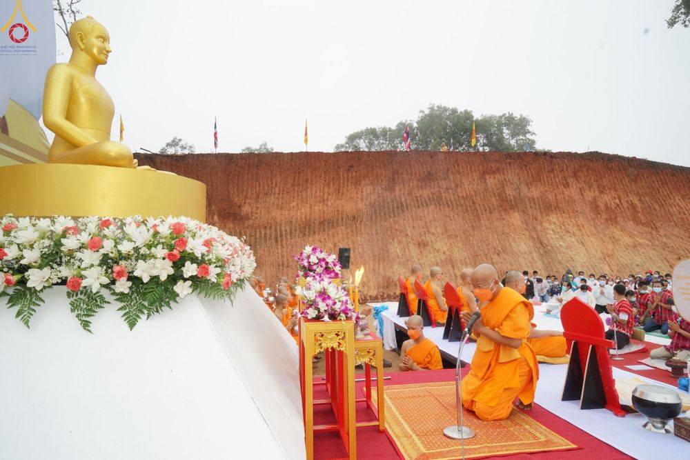 ภาพ No.50609:ประมวลภาพพิธีตักบาตร ณ วัดแม่แพ จ.แม่ฮ่องสอน เนื่องในวันธรรมชัย