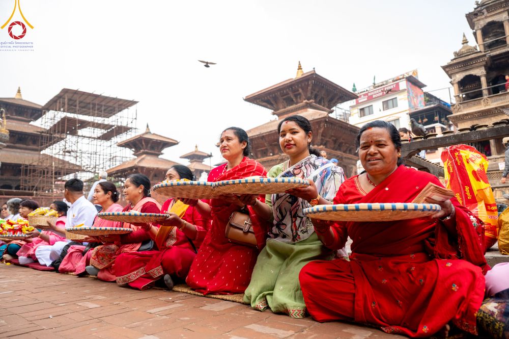 ภาพ No.317255:วันอังคารที่ 31 มีนาคม พ.ศ.2569 จาริกบิณฑบาตแห่งศรัทธา จากวัดอเชศวรสู่สี่แยกปาตันและวัดศรี ประเทศเนปาล