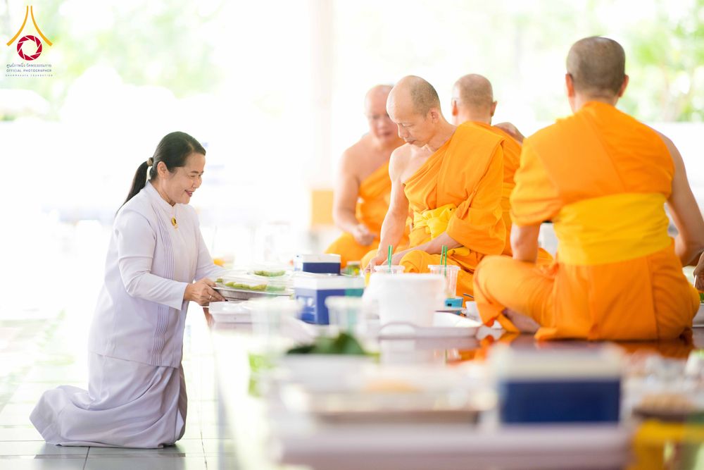 ภาพ No.329922:วันที่ 23 พฤษภาคม พ.ศ. 2569 พิธีถวายภัตตาหารเมนูสวรรค์ เพื่อการบรรลุธรรม ณ หอฉันคุณยายอาจารย์ฯ วัดพระธรรมกาย จังหวัดปทุมธานี