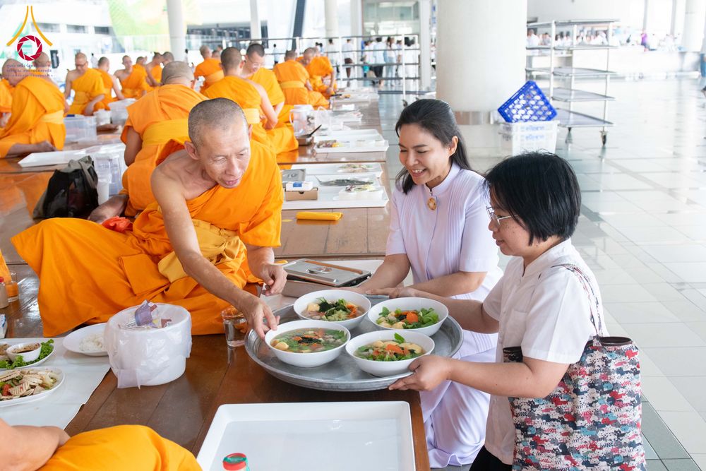 ภาพ No.310137:วันที่ 7 กุมภาพันธ์ พ.ศ. 2569 พิธีถวายภัตตาหารเมนูสวรรค์ เพื่อการบรรลุธรรม ณ หอฉันคุณยายอาจารย์ฯ วัดพระธรรมกาย