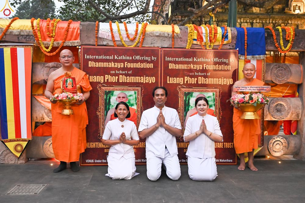 ภาพ No.284091:วันที่ ๔ พฤศจิกายน พุทธศักราช ๒๕๖๘ กฐินสมทบวัดต่างประเทศ โดยคณะศิษยานุศิษย์ บูชาธรรม 81 ปี หลวงพ่อธัมมชโย ณ วัดมหาโพธิ์ เมืองพุทธคยา ประเทศอินเดีย