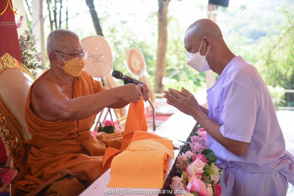 ภาพ No.40923:พิธีตัดปอยผม ปลงผม ขอขมารับผ้าไตรและพิธีบรรพชา ในโครงการอุปสมบท บูชาธรรมมหาปูชนียาจารย์ ประจำปี 2564 ชุดที่ 18