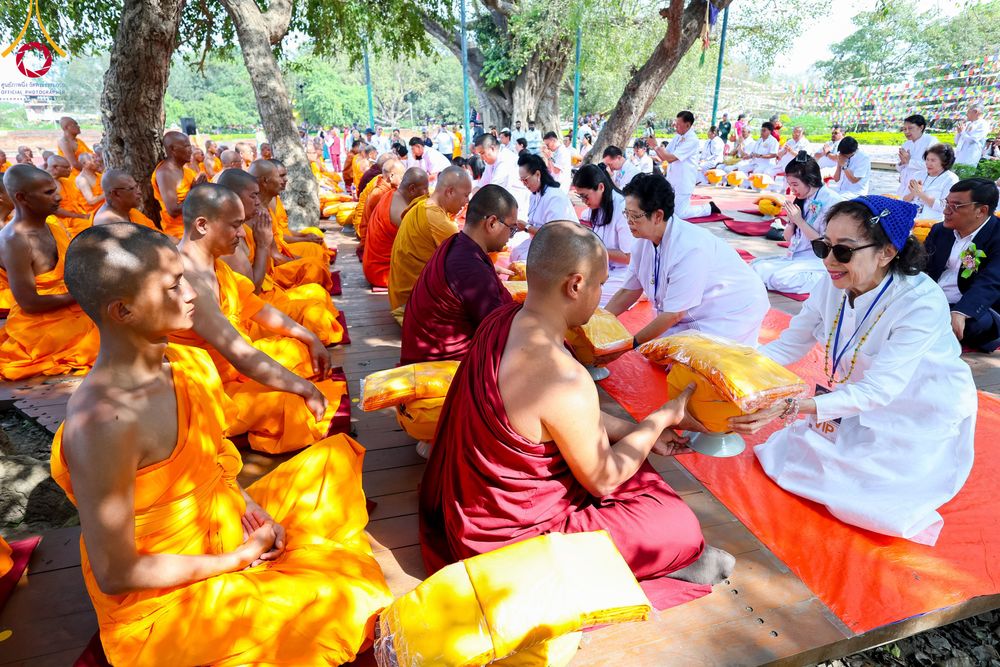 ภาพ No.314193:วันจันทร์ที่ 16 มีนาคม พ.ศ. 2569 พิธีถวายบาตรอัฐบริขาร และพิธีขอนิสัยแก่สามเณรธรรมทายาท 500 รูป ณ วิหารมายาเทวี ประเทศเนปาล