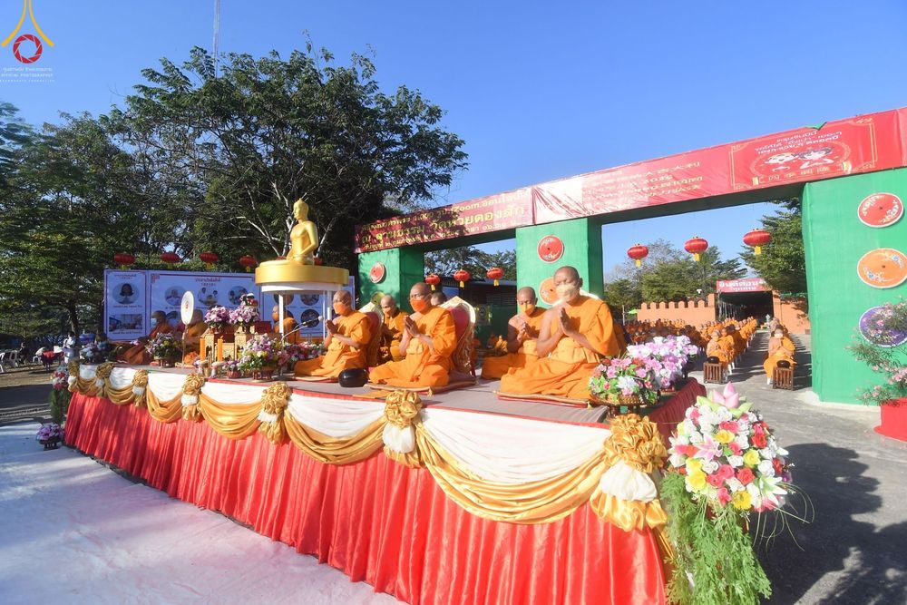 ภาพ No.43399: พิธีตักบาตรพระ 1,000 รูป ถวายเป็นพุทธบูชา ณ วัดห้วยตองสัก  จ.เชียงใหม่
