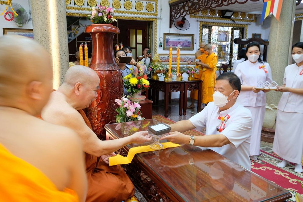 ภาพ No.47891:ประมวลภาพมูลนิธิธรรมกาย ถวายเทียนพรรษา อัญเชิญพระธาตุถวายวัดเถรวาทเวียดนาม