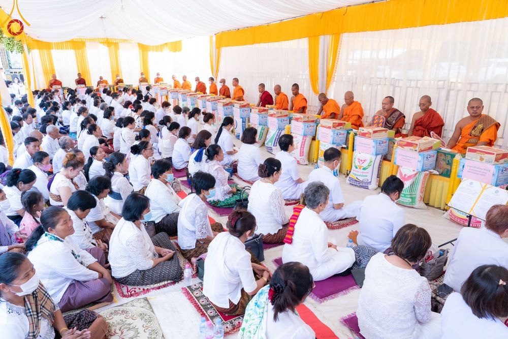 ภาพ No.48447:ประมวลภาพประธานมูลนิธิธรรมกายถวายเทียนพรรษา 43 วัด ในเขตจังหวัดไพลิน ประเทศกัมพูชา