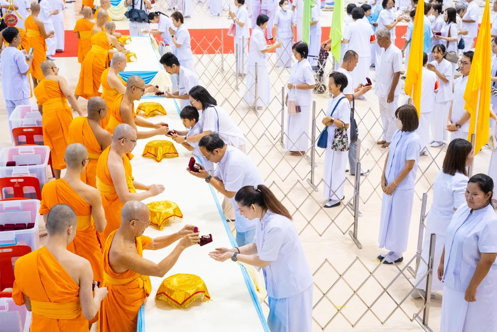 ภาพ No.311660:วันอาทิตย์ต้นเดือนที่ 1 มีนาคม พ.ศ.2569 สัมมนาพิเศษ พิธีมอบรูปหล่อโลหะหลวงปู่วัดปากน้ำ พระมงคลเทพมุนี พิธีมุทิตาสักการะในโอกาสพระครูปลัดรัตนวีรวัฒน์(รังสฤษดิ์ อิทธิจินฺตโก) เจ้าอาวาสวัดพระธรรมกาย  ดำรงตำแหน่งเป็น “ที่ปรึกษาเจ้าคณะจังหวัดปทุมธานี”  ณ ห้อง