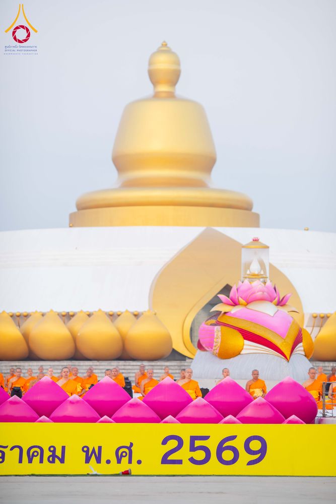 ภาพ No.299775:วันที่ 19 มกราคม พ.ศ.2569 พระธรรมยาตราปฏิบัติธรรมและถ่ายภาพหมู่ประวัติศาสตร์ ณ อนุสรณ์สถานลำดับที่ 5 สถานที่เผยแผ่วิชชาธรรมกายครั้งแรก  อนุสรณ์สถานบางปลาวัดบางปลา อ.บางเลน จ.นครปฐม ในโครงการธรรมยาตรา กตัญญูบูชา มหาปูชนียาจารย์ พระมงคลเทพมุนี(สด จนฺทสโร) 