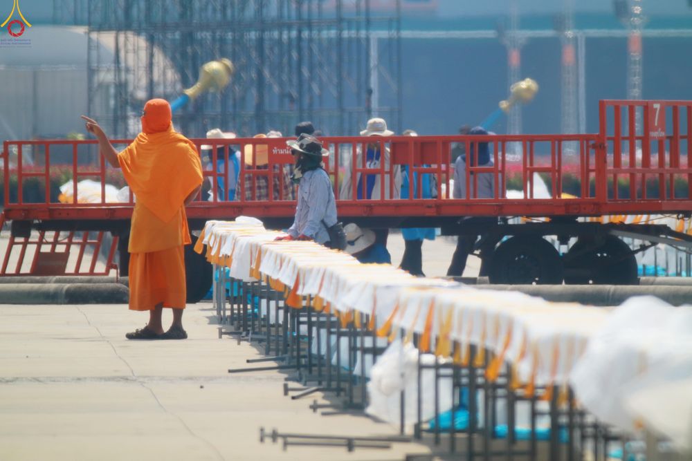 ภาพ No.321963:วันที่ 11-12 เมษายน พ.ศ.2569 การเตรียมงาน มัดถุงน้ำ , ผูกผ้าระบาย , เตรียมจุดฉันภัตตาหาร เพื่องานถวายมหาสังฆทาน 40,000 กว่าวัดทั่วประเทศ วันคุ้มครองโลก 22 เมษายน พ.ศ.2569 วัดพระธรรมกาย