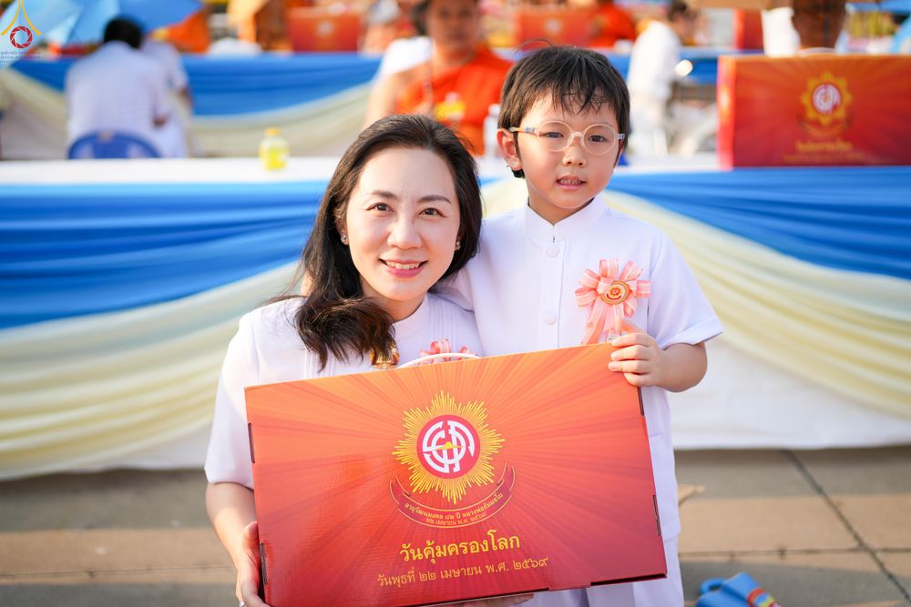 ภาพ No.324634:วันที่ 22 เมษายน พ.ศ.2569 (วันคุ้มครองโลก) บรรยากาศสาธุชน ในงานถวายมหาสังฆทาน 40,000 กว่าวัดทั่วประเทศ ณ ลานธรรม วัดพระธรรมกาย