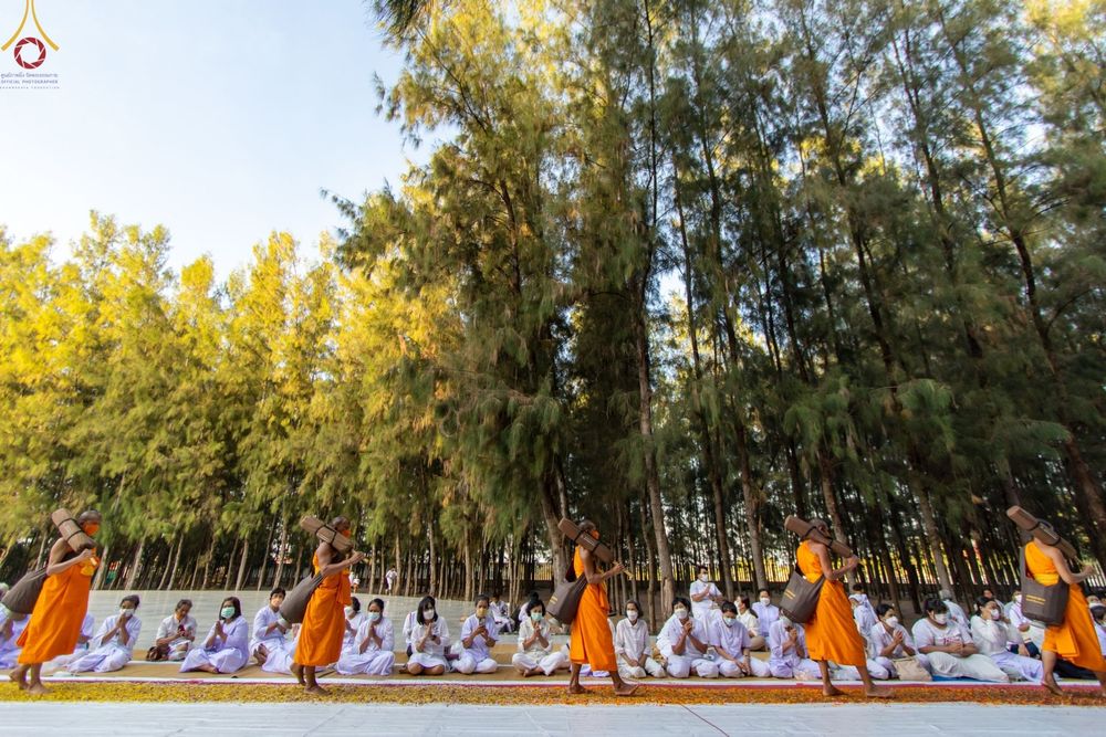 ภาพ No.70833:พิธีต้อนรับพระธรรมยาตรา ในโครงการธรรมยาตรากตัญญูบูชา มหาปูชนียาจารย์ พระมงคลเทพมุนี(สด จนฺทสโร) พระผู้ปราบมาร อนุสรณ์สถาน 7 แห่ง ปีที่ 11 วันที่ 14 มกราคม พ.ศ. 2566 ณ อนุสรณ์สถานลำดับที่ 3 สถานที่เกิดในเพศสมณะ วัดสองพี่น้อง อ.สองพี่น้อง จ.สุพรรณบุรี