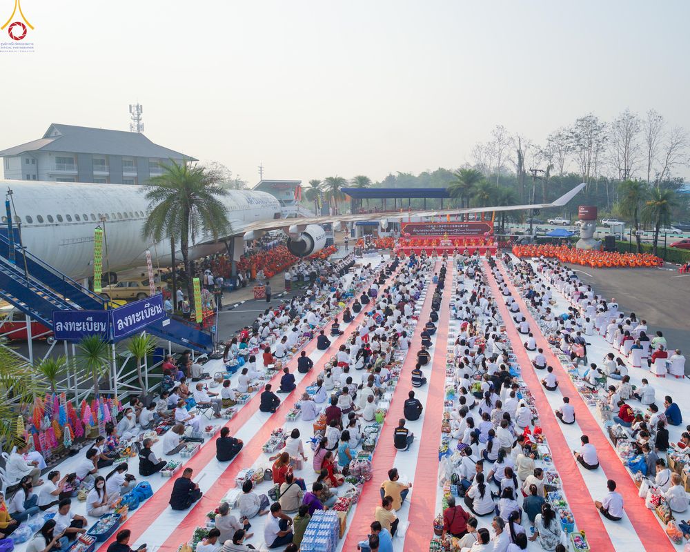 ภาพ No.321041:วันอาทิตย์ที่ 12 เมษายน พ.ศ 2569 พิธีตักบาตรปี๋ใหม่เมืองพระภิกษุสงฆ์ 339 รูป  อุทิศถวายพระราชกุศลสมเด็จพระนางสิริกิติ์  พระบรมราชินีนาถ พระบรมราชชนนีพันปีหลวง และฉลองเมืองแม่แตงครบรอบ 119 ปี ณ ลานโรงแรมแอร์ไดมอนด์ อำเภอแม่แตง จังหวัดเชียงใหม่