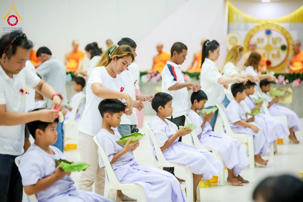 ภาพ No.317434:วันอาทิตย์ ที่ 29 มีนาคม พ.ศ.2569  พิธีปลงผม , พิธีขอขมามอบบาตรและผ้าไตร , พิธีบรรพชา ณ ศูนย์ปฏิบัติธรรมสมุทรปราการ จำนวน 42 รูป