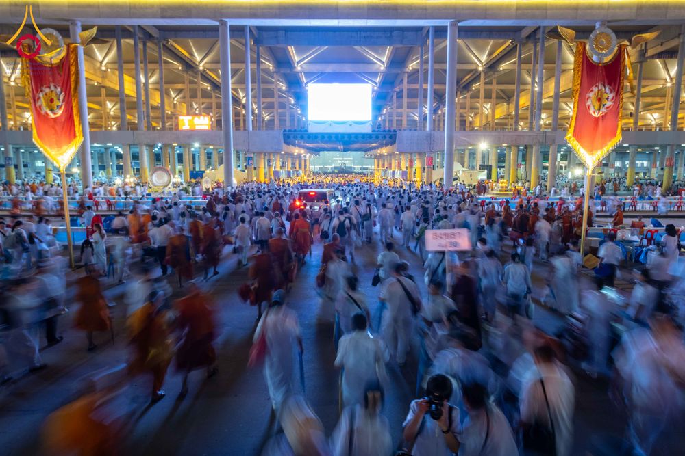 ภาพ No.324510:วันที่ 22 เมษายน พ.ศ.2569 (วันคุ้มครองโลก) บรรยากาศพระสังฆาธิการและสาธุชน การเดินทางกลับ งานถวายมหาสังฆทาน 40,000 กว่าวัดทั่วประเทศ วัดพระธรรมกาย