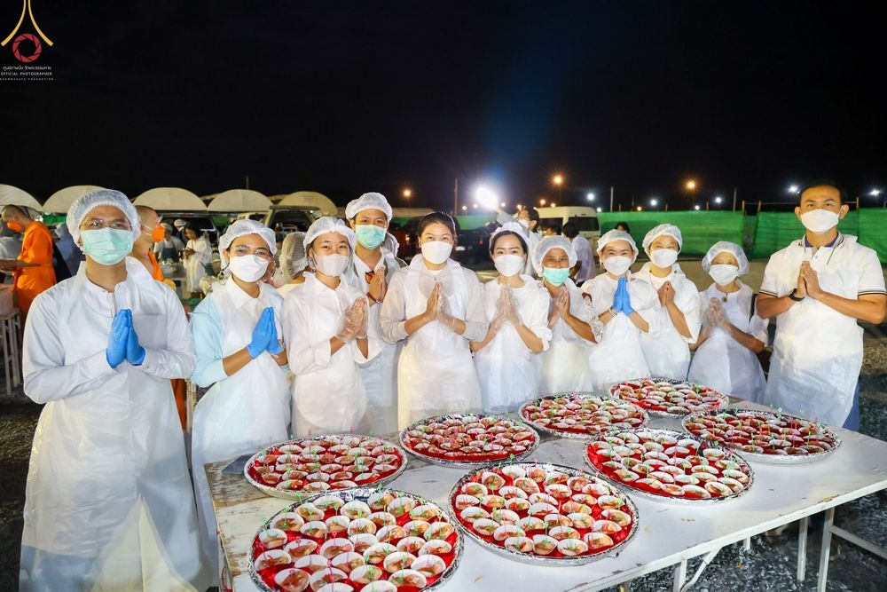 ภาพ No.74103:พิธีถวายภัตตาหารเป็นสังฆทาน แด่คณะพระธรรมยาตราฯ ในโครงการธรรมยาตรากตัญญูบูชา มหาปูชนียาจารย์ พระมงคลเทพมุนี(สด จนฺทสโร) พระผู้ปราบมาร อนุสรณ์สถาน 7 แห่ง ปีที่ 11 วันที่ 25 มกราคม พ.ศ. 2566