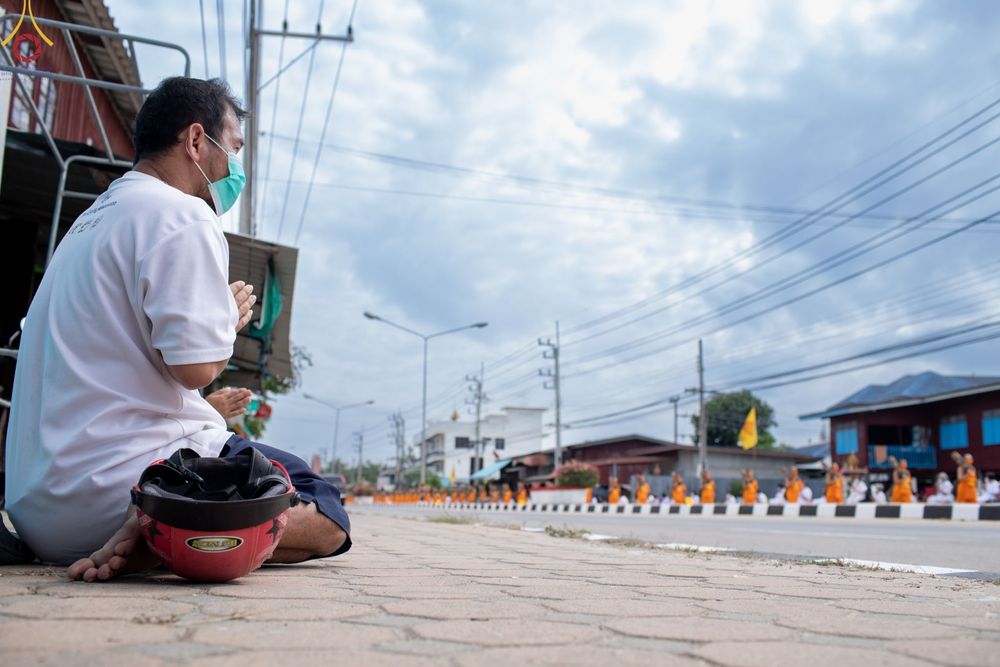 ภาพ No.68981:พิธีต้อนรับพระธรรมยาตรา ในโครงการธรรมยาตรากตัญญูบูชา มหาปูชนียาจารย์ พระมงคลเทพมุนี(สด จนฺทสโร) พระผู้ปราบมาร อนุสรณ์สถาน 7 แห่ง ปีที่ 11 วันที่ 3 มกราคม พ.ศ. 2566 ณ อนุสรณ์สถานมหาวิหารพระมงคลเทพมุนี จ.สุพรรณบุรี