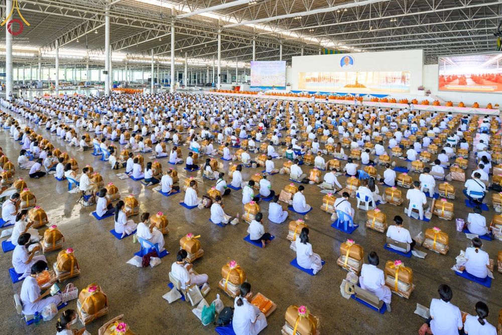 ภาพ No.66431:พิธีถวายอุปกรณ์เครื่องกันหนาว แด่คณะพระภิกษุ สามเณร วัดพระธรรมกาย วันเสาร์ที่ 10 ธันวาคม พ.ศ. 2565 ณ สภาธรรมกายสากล วัดพระธรรมกาย จ.ปทุมธานี