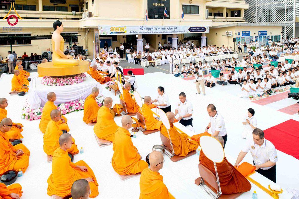 ภาพ No.346959:วันอาทิตย์ที่ 30 สิงหาคม พ.ศ. 2569  พิธีทำบุญตักบาตรพระ 123 รูป เนื่องในโอกาสครบรอบ 122 ปี แห่งการก่อตั้งอำเภอคลองหลวง จังหวัดปทุมธานี ณ บริเวณหน้าที่ว่าการอำเภอคลองหลวง