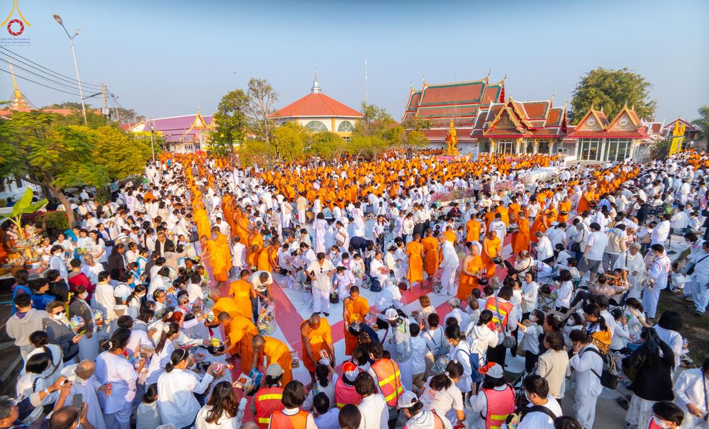 ภาพ No.294519:วันที่ 14 มกราคม พ.ศ. 2569 พิธีตักบาตรพระธรรมยาตรา ณ วัดสองพี่น้อง ต.ต้นตาล อ.สองพี่น้อง จ.สุพรรณบุรี ในโครงการธรรมยาตรา กตัญญูบูชา มหาปูชนียาจารย์ พระมงคลเทพมุนี(สด จนฺทสโร) พระผู้ปราบมาร อนุสรณ์สถาน 7 แห่ง ปีที่ 14
