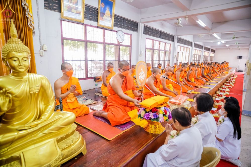 ภาพ No.71666:พระธรรมยาตรา ปฏิบัติศาสนกิจ ทำนุบำรุงศาสนสถาน, สวดธรรมจักร ,ปฏิบัติธรรม ร่วมกับชุมชน,นักเรียนเด็กดีวีสตาร์ และร่วมพิธีทอดผ้าป่าบำรุงศาสนสถาน ในโครงการธรรมยาตรากตัญญูบูชา มหาปูชนียาจารย์ พระมงคลเทพมุนี(สด จนฺทสโร) พระผู้ปราบมาร อนุสรณ์สถาน 7 แห่ง ปีที่ 11