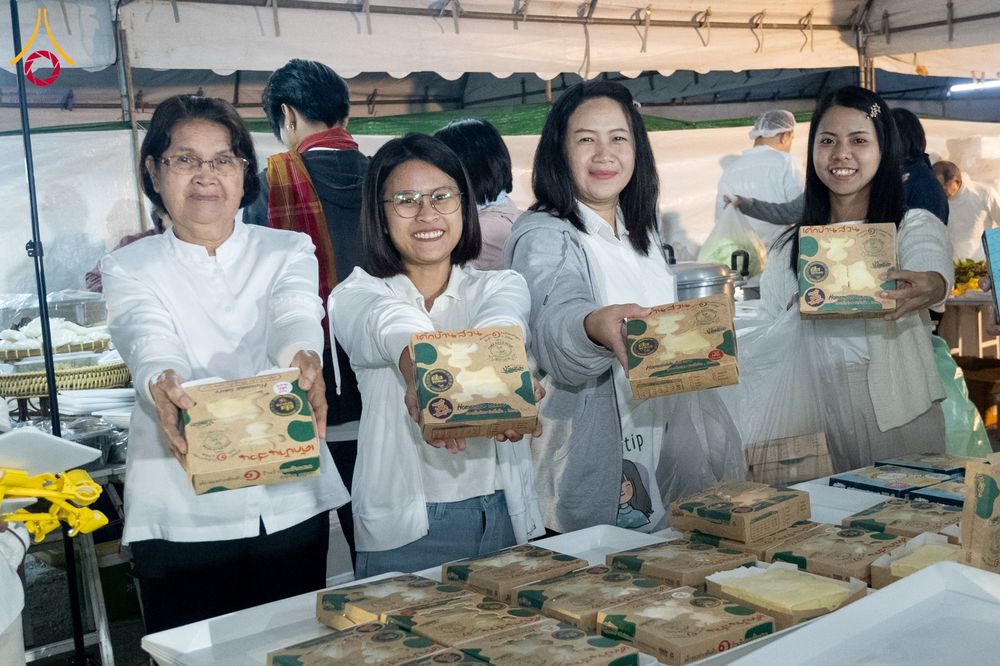 ภาพ No.291311:วันที่ 10 มกราคม พ.ศ. 2569 พิธีถวายภัตตาหารเป็นสังฆทาน แด่พระธรรมยาตรา ณ อนุสรณ์สถานคลองบางนางแท่น อ.สามพราน จ.นครปฐม ในโครงการธรรมยาตรา กตัญญูบูชา มหาปูชนียาจารย์ พระมงคลเทพมุนี(สด จนฺทสโร) พระผู้ปราบมาร อนุสรณ์สถาน 7 แห่ง ปีที่ 14