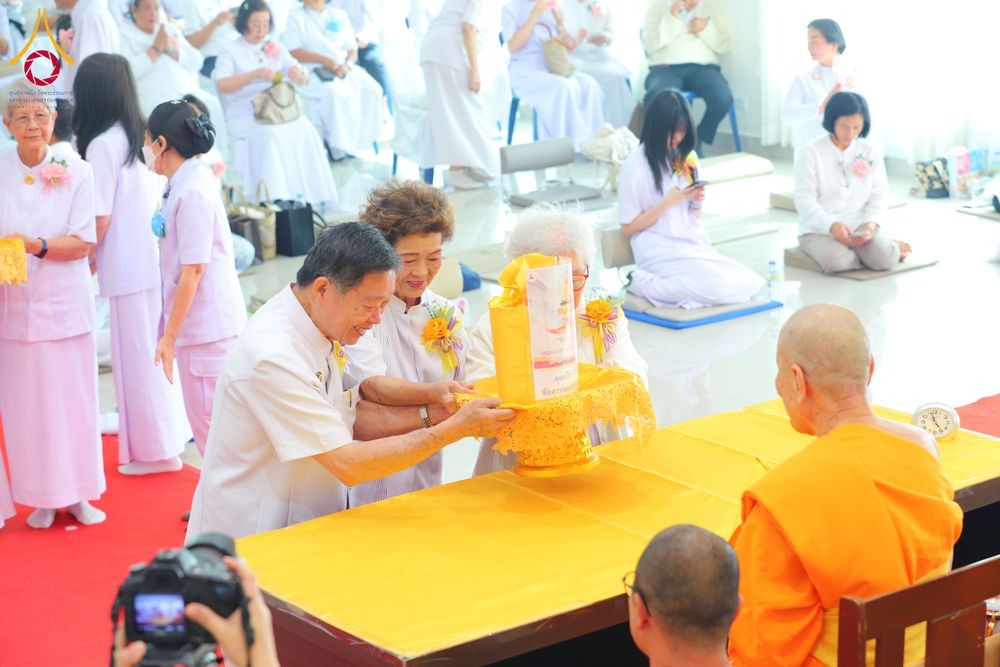 ภาพ No.291184:วันพุธที่ 7 มกราคม พ.ศ. 2569  พิธีบรรจุพระบรมสารีริกธาตุภายในพระเกตุองค์พระประธาน สมโภชพระประธาน พระธรรมกาย พิธีทอดผ้าป่า บุญแสงสว่าง ติดตั้งโซล่าเซล ณ ศูนย์ปฏิบัติธรรมพระมงคลเทพมุนี อ.สองพี่น้อง จ.สุพรรณบุรี