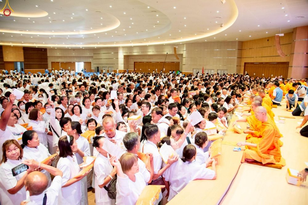 ภาพ No.242472:วันที่ ๒๙ - ๓๑ สิงหาคม พ.ศ. ๒๕๖๘ สัมมนารวมใจผู้นำบุญ บูชาธรรม ๘๑ ปี  หลวงพ่อธัมมชโย รุ่นที่ ๒ กฐินสามัคคีทั่วไทย ๓๐,๐๐๐ วัด โครงการอุปสมบทบูชาธรรมมหาปูชนียาจารย์  ๓,๐๐๐ รูป