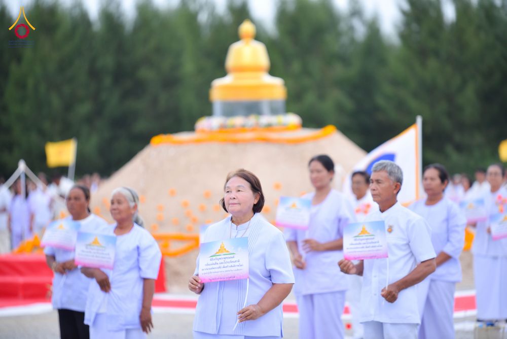 ภาพ No.346614:วันอาทิตย์ที่ 30 สิงหาคม พ.ศ.2569 พิธีทอดผ้าป่า สวดธรรมจักรกัปปวัตนสูตรกลั่นแผ่นดินโปรยรัตนชาติ  สถาปนาองค์พระเจดีย์เพื่อสร้างสันติภาพโลก  ณ ศูนย์ปฏิบัติธรรมพนมสารคาม (เพชรตะวัน) จังหวัดฉะเชิงเทรา