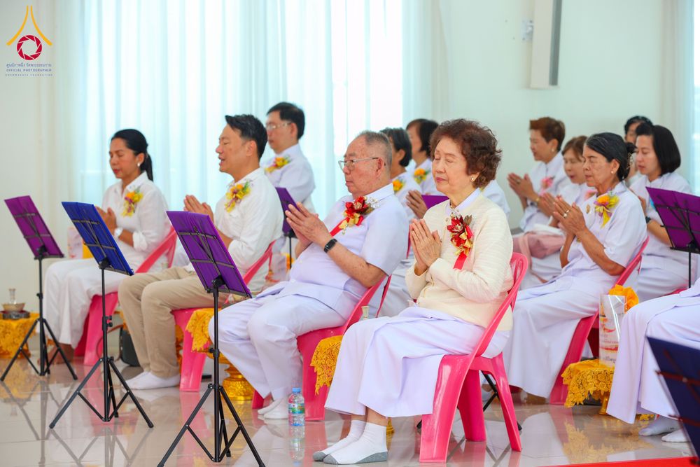 ภาพ No.291145:วันพุธที่ 7 มกราคม พ.ศ. 2569  พิธีบรรจุพระบรมสารีริกธาตุภายในพระเกตุองค์พระประธาน สมโภชพระประธาน พระธรรมกาย พิธีทอดผ้าป่า บุญแสงสว่าง ติดตั้งโซล่าเซล ณ ศูนย์ปฏิบัติธรรมพระมงคลเทพมุนี อ.สองพี่น้อง จ.สุพรรณบุรี