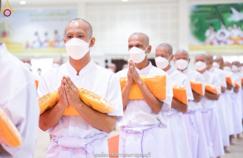 ภาพ No.40856:พิธีตัดปอยผม ปลงผม ขอขมารับผ้าไตรและพิธีบรรพชา ในโครงการอุปสมบท บูชาธรรมมหาปูชนียาจารย์ ประจำปี 2564 ชุดที่ 17