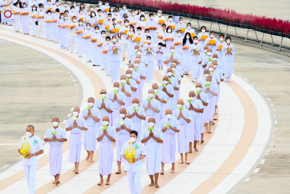 ภาพ No.51001:ประมวลภาพพิธีบรรพชาอุปสมบท โครงการบรรพชาอุปสมบทหมู่ รุ่นวันครูวิชชาธรรมกาย ปีพุทธศักราช 2565