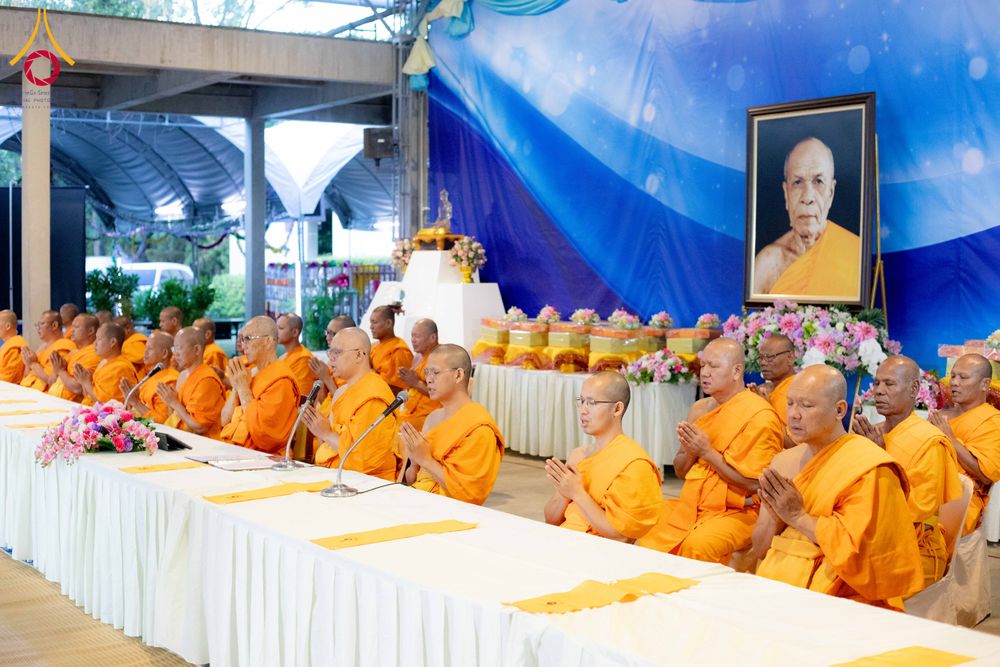 ภาพ No.288304:วันที่ 5 มกราคม พ.ศ. 2569 พิธีถวายภัตตาหารเป็นสังฆทาน แด่พระธรรมยาตรา ในโครงการธรรมยาตรา กตัญญูบูชา มหาปูชนียาจารย์ พระมงคลเทพมุนี(สด จนฺทสโร) พระผู้ปราบมาร อนุสรณ์สถาน 7 แห่ง ปีที่ 14 ณ อนุสรณ์สถานมหาวิหารพระมงคลเทพมุนี (โลตัสแลนด์) อ.สองพี่น้อง จ.สุพรร