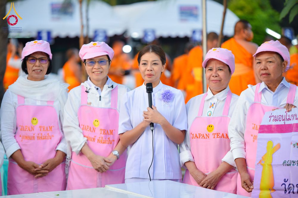 ภาพ No.292638:วันที่ 12 มกราคม พ.ศ. 2569 พิธีถวายภัตตาหารเป็นสังฆทาน แด่พระธรรมยาตรา ณ อนุสรณ์สถานมหาวิหารพระมงคลเทพมุนี (โลตัสแลนด์) อ.สองพี่น้อง จ.สุพรรณบุรี ในโครงการธรรมยาตรา กตัญญูบูชา มหาปูชนียาจารย์ พระมงคลเทพมุนี(สด จนฺทสโร) พระผู้ปราบมาร อนุสรณ์สถาน 7 แห่ง ปี