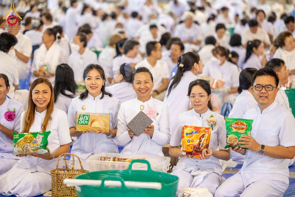 ภาพ No.308215:วันที่ 1  กุมภาพันธ์ พ.ศ. 2569 พิธีตักบาตรข้าวสารอาหารแห้ง ณ บ้านแก้วเรือนทองคุณยาย สภาธรรมกายสากล วัดพระธรรมกาย