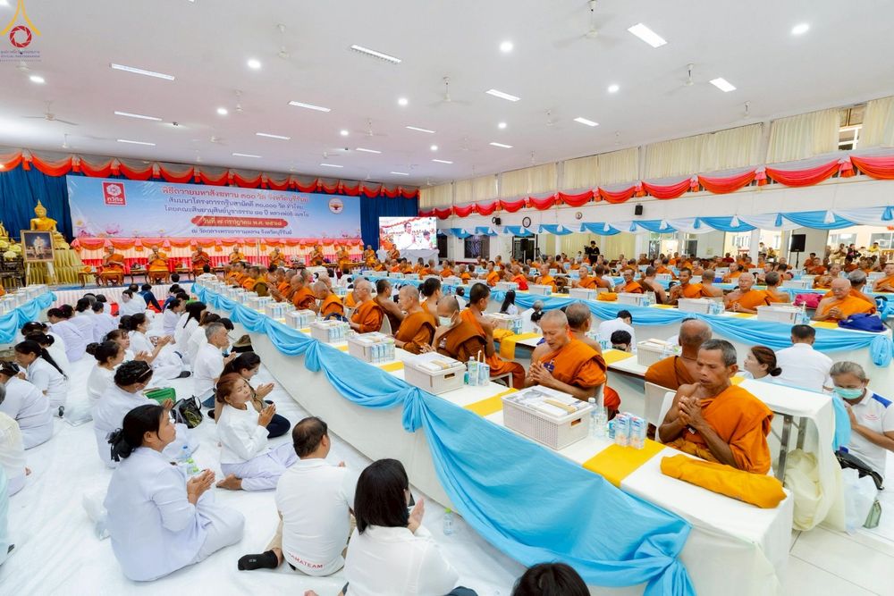 ภาพ No.233584:วันจันทร์ที่ 7 กรกฎาคม พ.ศ. 2568 จังหวัดบุรีรัมย์รวมใจ สัมมนาคณะสงฆ์ เพื่อฟื้นฟูพระพุทธศาสนา  โครงการทอดกฐินสามัคคีทั่วไทย 30,000 วัด ประจำปีพุทธศักราช 2568 และพิธีถวายมหาสังฆทาน 300 กว่าวัด โดยคณะศิษยานุศิษย์ บูชาธรรม 81 ปี หลวงพ่อธัมมชโย  ณ วัดกลาง พระ