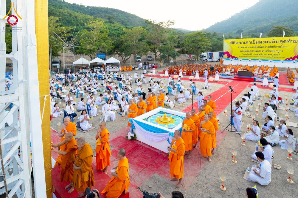 ภาพ No.275143:วันอาทิตย์ที่ 30 พฤศจิกายน พ.ศ. 2568 พิธีตอกเสาเข็ม "สร้างองค์พระเจดีย์เพื่อสร้างสันติภาพโลก" ต้นสุดท้าย ณ ศูนย์ปฏิบัติธรรมระยอง (บ้านช่องลม)