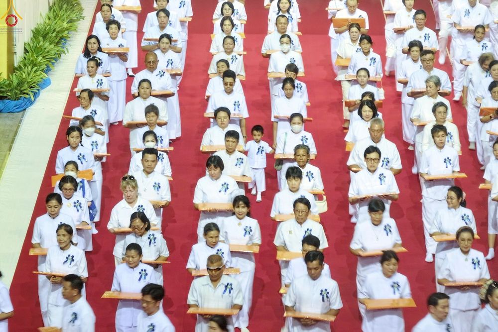 ภาพ No.251615:วันที่ 10 ตุลาคม พ.ศ. 2568 พิธีทอดผ้าป่าสมทบกฐินวัดพระธรรมกาย และสมทบกฐิน 30,000 กว่าวัดทั่วประเทศ ครั้งที่ 3 ณ สภาธรรมกายสากล วัดพระธรรมกาย