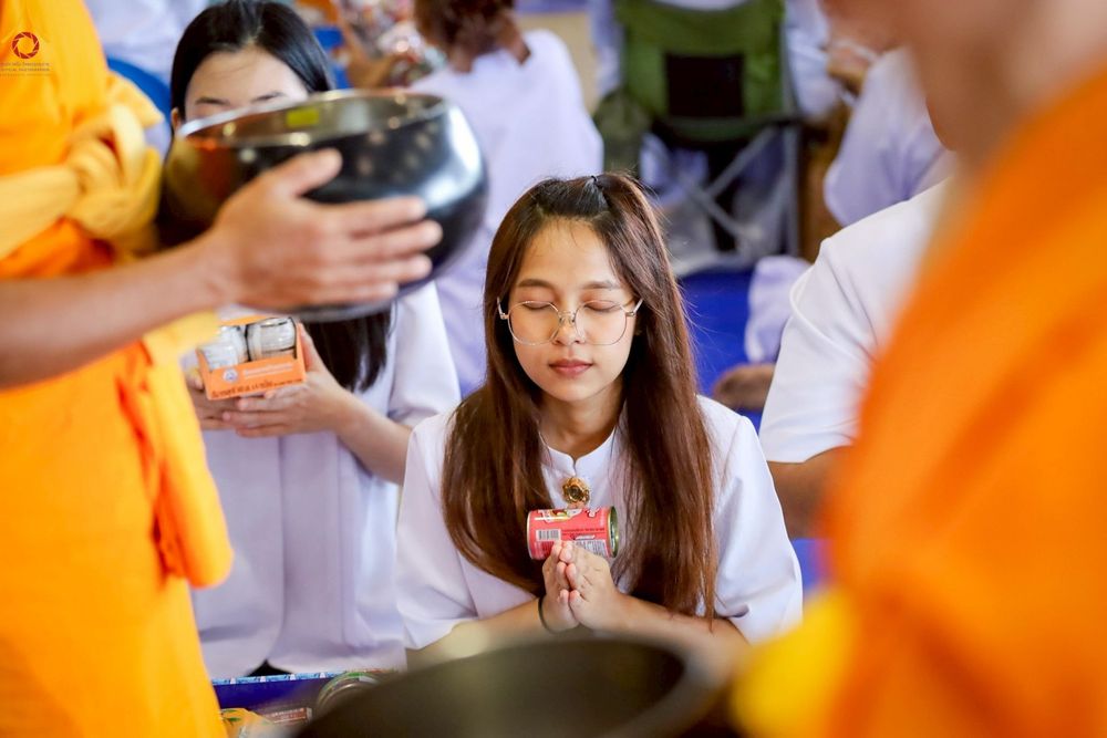 ภาพ No.263930:วันอาทิตย์ที่ 2 พฤศจิกายน พ.ศ. 2568 พิธีตักบาตรอาทิตย์ต้นเดือน ณ บ้านแก้วเรือนทองคุณยายฯ วัดพระธรรมกาย