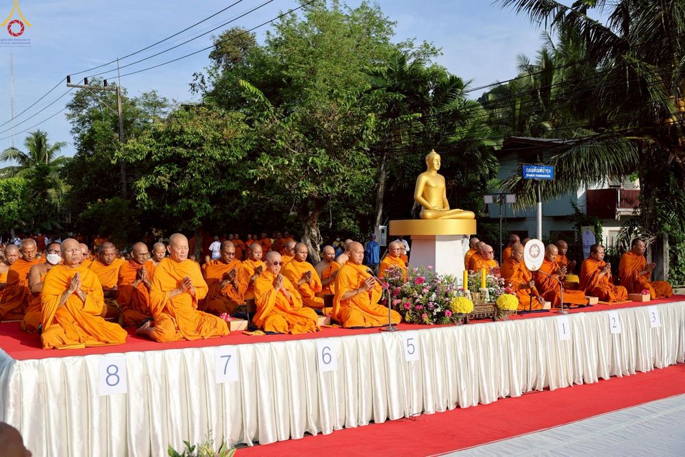 ภาพ No.235209:วันอาทิตย์ที่ 27 กรกฎาคม พ.ศ. 2568 พิธีตักบาตรพระ1,000 รูป ทำบุญเมืองพัทลุง ประธานสงฆ์ พระปริยัติวชิโรดม  เจ้าคณะจังหวัดพัทลุง ประธานฆราวาส นายรัฐศาสตร์ ชิดชู  ผู้ว่าราชการจังหวัดพัทลุง