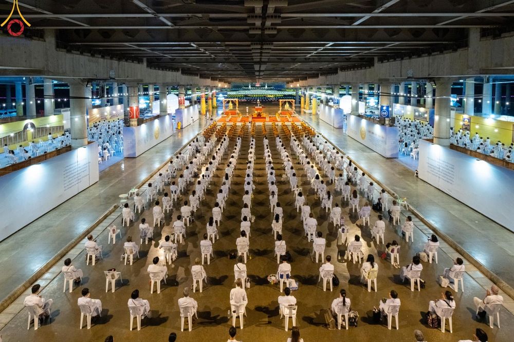 ภาพ No.154869:พิธีจุดประทีป, พิธีฉลองชัยสวดมนต์บทธัมมจักกัปปวัตนสูตร ณ มหารัตนวิหารคด วัดพระธรรมกาย วันอังคารที่ 17 กันยายน พ.ศ. 2567