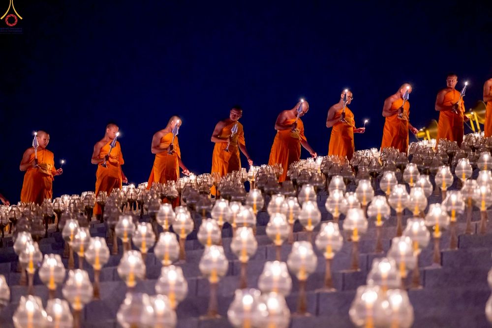 ภาพ No.253691:วันที่ 10 ตุลาคม พ.ศ. 2568 พิธีจุดประทีปบูชาพระผู้ปราบมาร, พิธีจุดประทีปบนพระมหาธรรมกายเจดีย์  20,000 ดวง เนื่องในวันคล้ายวันเกิดครบรอบ 141 ปี พระมงคลเทพมุนี (สด จนฺทสโร)