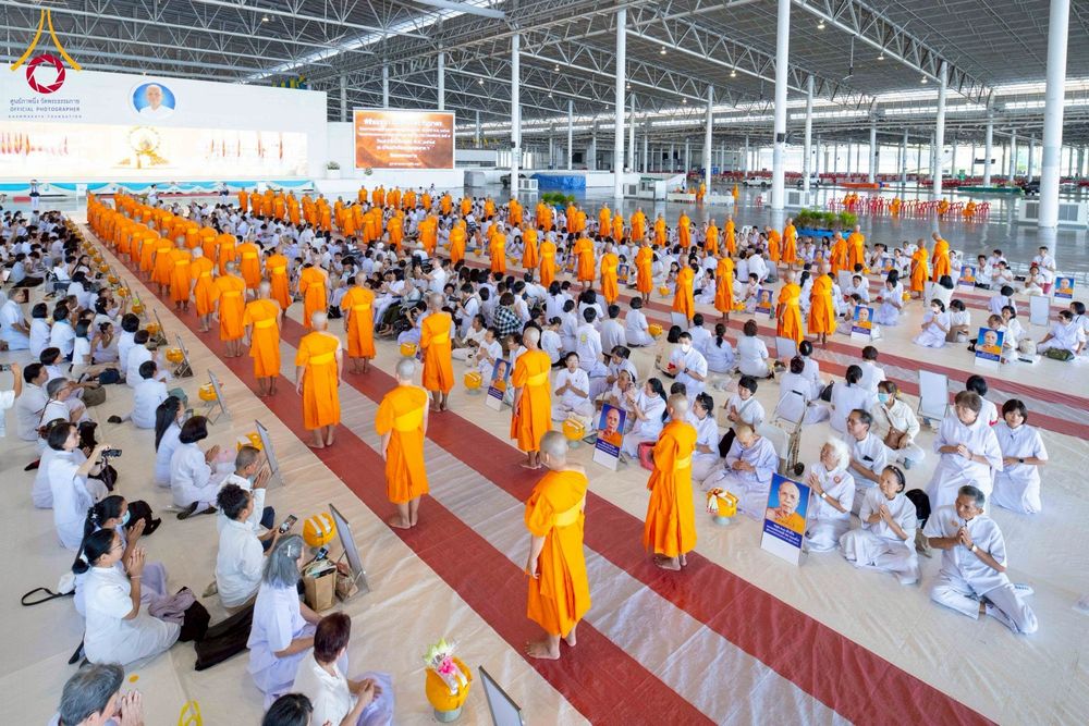 ภาพ No.277785:วันเสาร์ที่ 6 ธันวาคม พ.ศ. 2568 พิธีบรรพชาอุปสมบทและพิธีถวายบาตร โครงการอุปสมบทบูชาธรรมมหาปูชนียาจารย์ ประจำปี พ.ศ.2568 โครงการบวชพระนานาชาติ AEC และ WAB รุ่น CEO (นักบริหาร) รุ่นที่ 5 ณ มหาธรรมกายเจดีย์ วัดพระธรรมกาย