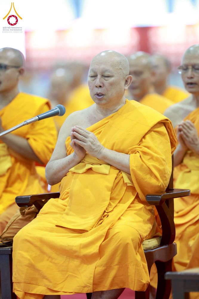 ภาพ No.258185:วันอาทิตย์ที่ 5 ตุลาคม พ.ศ. 2568 พิธีบูชาข้าวพระ ณ สภาธรรมกายสากล วัดพระธรรมกาย