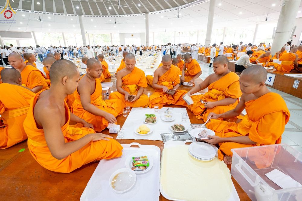 ภาพ No.136206:พิธีบุพเปตพลี ครั้งที่ 150 ร่วมอุทิศบุญให้แก่หมู่ญาติที่ล่วงลับไปแล้ว และสืบทอดอายุพระพุทธศาสนา วันอังคารที่ 7 พฤษภาคม พ.ศ. 2567 ( วันพระ แรม 14 ค่ำ เดือน 5 ) ณ หอฉันคุณยายอาจารย์ฯ วัดพระธรรมกาย